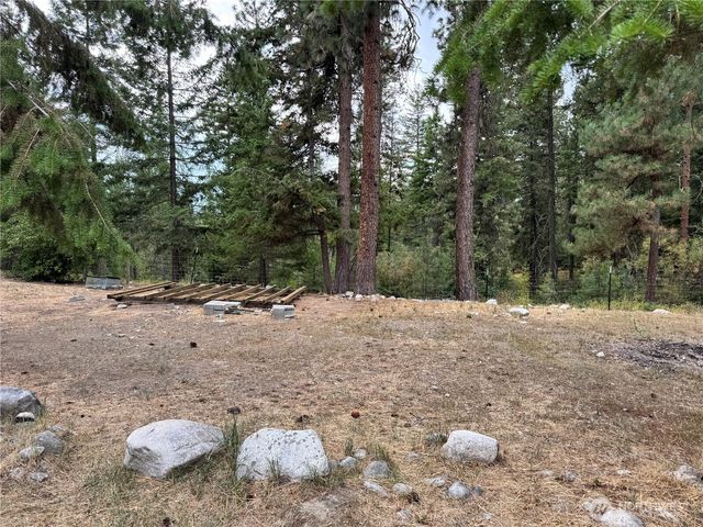 13 Rope and Saddle Lane, Tonasket, WA 98855