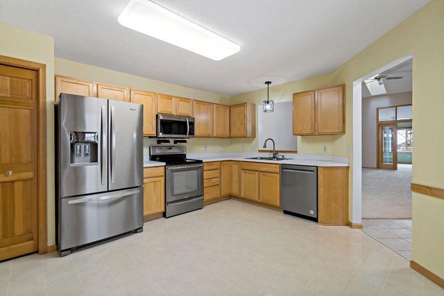 763 Lake Ridge Drive, Woodbury, MN 55129