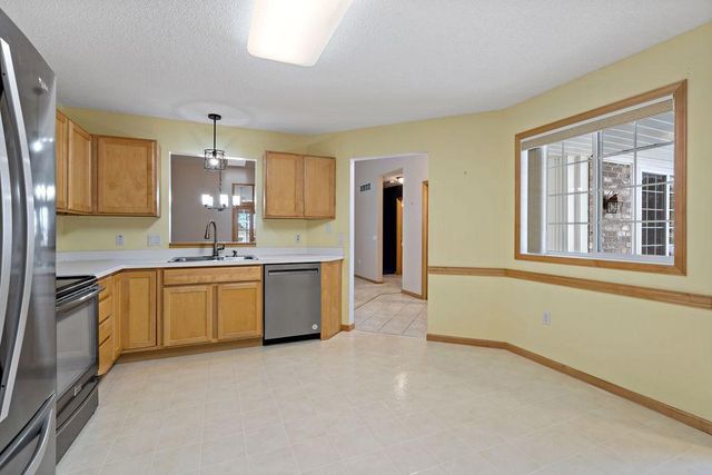 763 Lake Ridge Drive, Woodbury, MN 55129