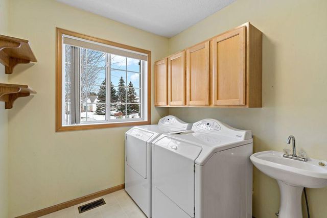 763 Lake Ridge Drive, Woodbury, MN 55129