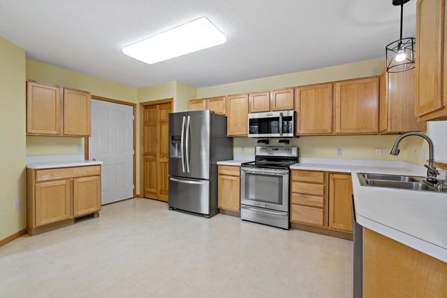 763 Lake Ridge Drive, Woodbury, MN 55129