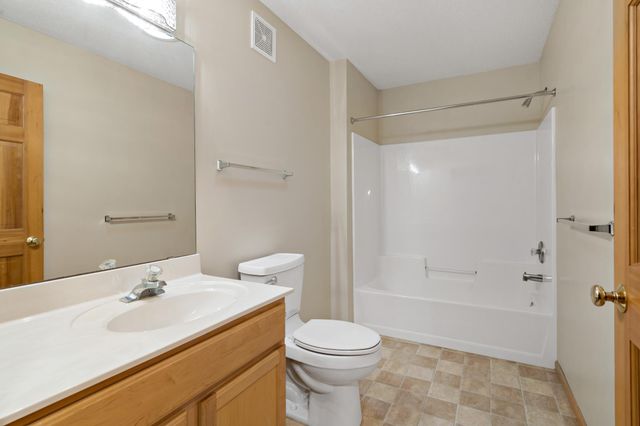 763 Lake Ridge Drive, Woodbury, MN 55129