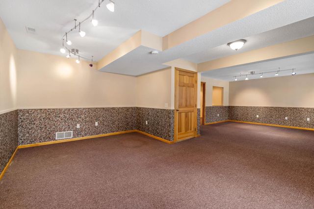 763 Lake Ridge Drive, Woodbury, MN 55129