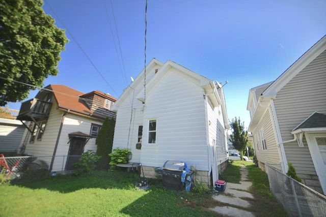 2033 76th STREET, West Allis, WI 53219