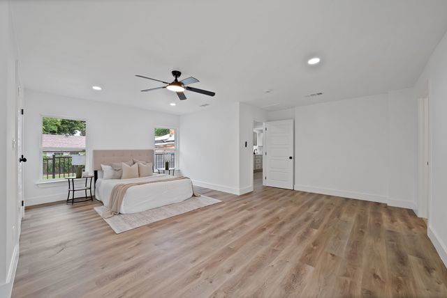 2742 Burlington Boulevard, Dallas, TX 75211