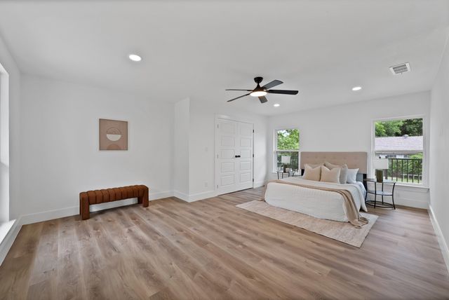 2742 Burlington Boulevard, Dallas, TX 75211