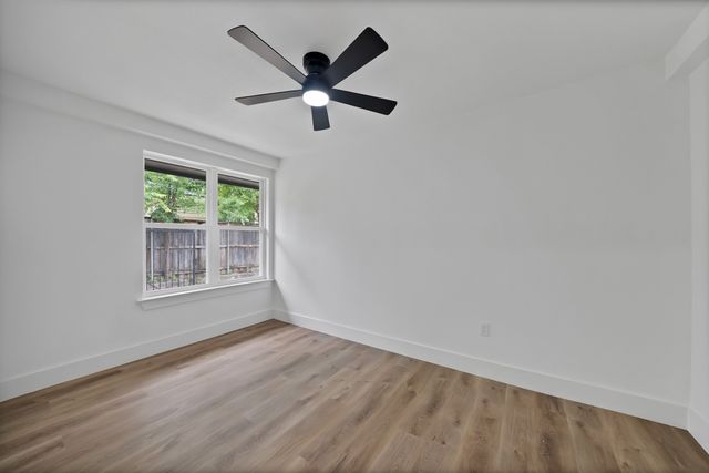 2742 Burlington Boulevard, Dallas, TX 75211