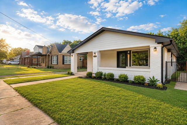 2742 Burlington Boulevard, Dallas, TX 75211