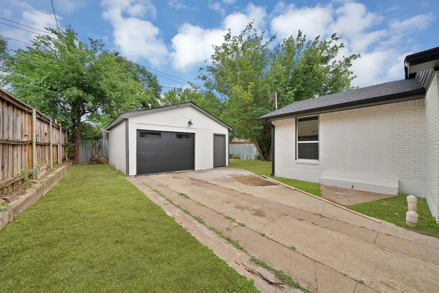2742 Burlington Boulevard, Dallas, TX 75211