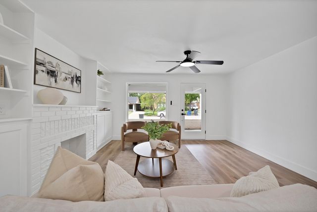 2742 Burlington Boulevard, Dallas, TX 75211