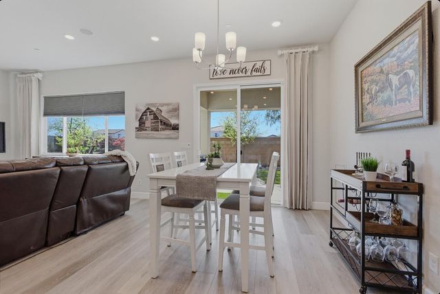 1425 Wadsworth Cir, Roseville, CA 95747