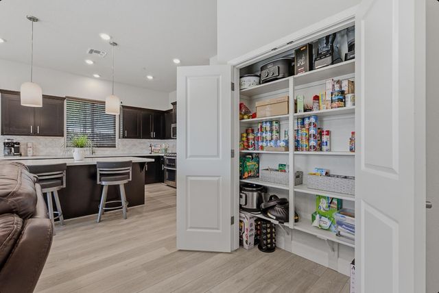 1425 Wadsworth Cir, Roseville, CA 95747