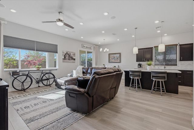 1425 Wadsworth Cir, Roseville, CA 95747