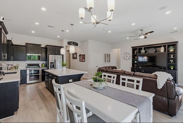 1425 Wadsworth Cir, Roseville, CA 95747