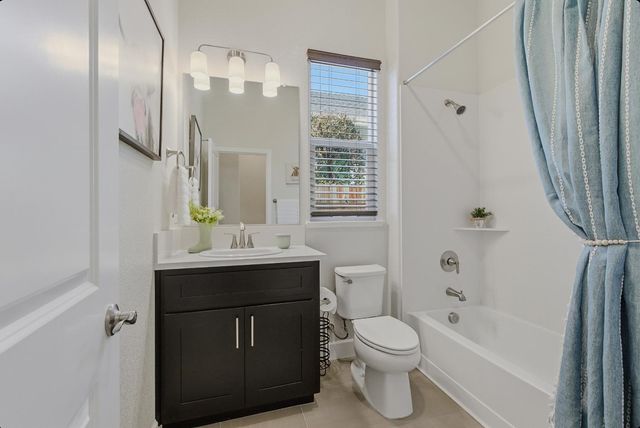 1425 Wadsworth Cir, Roseville, CA 95747