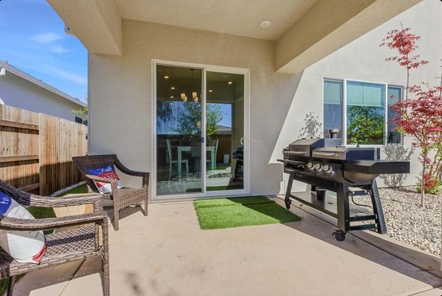 1425 Wadsworth Cir, Roseville, CA 95747