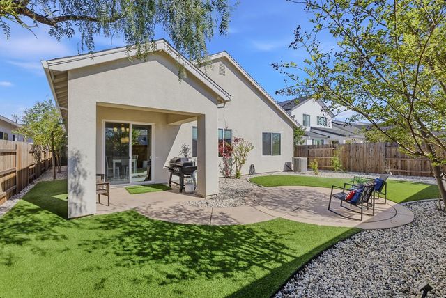 1425 Wadsworth Cir, Roseville, CA 95747