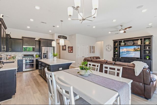 1425 Wadsworth Cir, Roseville, CA 95747