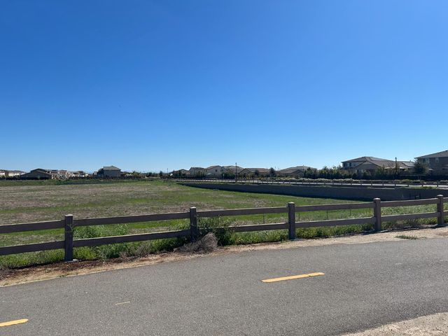 1425 Wadsworth Cir, Roseville, CA 95747