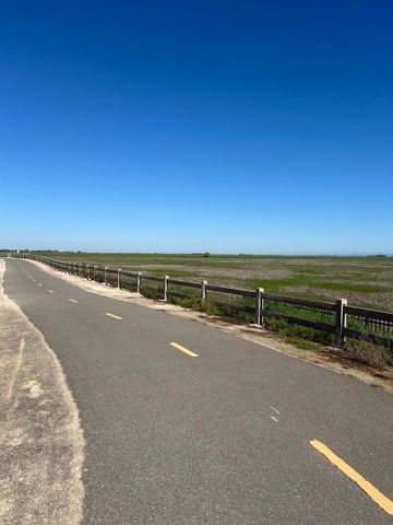 1425 Wadsworth Cir, Roseville, CA 95747