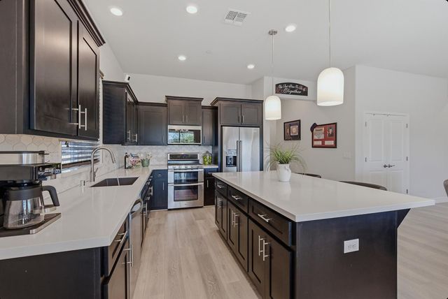 1425 Wadsworth Cir, Roseville, CA 95747