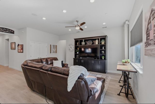 1425 Wadsworth Cir, Roseville, CA 95747