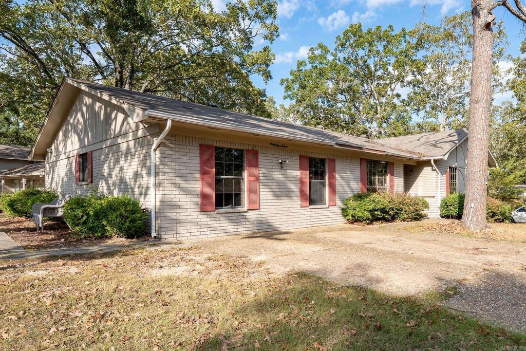 6312 Rolling Hills Dr, North Little Rock, AR 72118