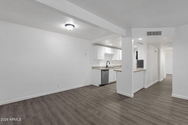 424 W BROWN Road 202, Mesa, AZ 85201