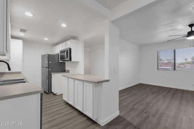 424 W BROWN Road 202, Mesa, AZ 85201