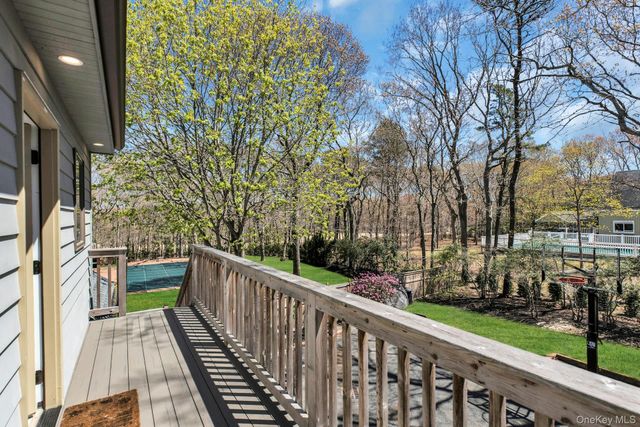 3 Quail Run, Hampton Bays, NY 11946