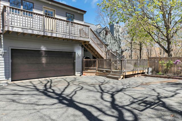 3 Quail Run, Hampton Bays, NY 11946