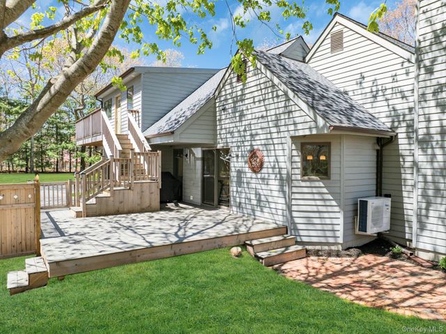 3 Quail Run, Hampton Bays, NY 11946