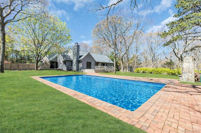 3 Quail Run, Hampton Bays, NY 11946