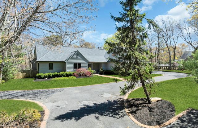3 Quail Run, Hampton Bays, NY 11946