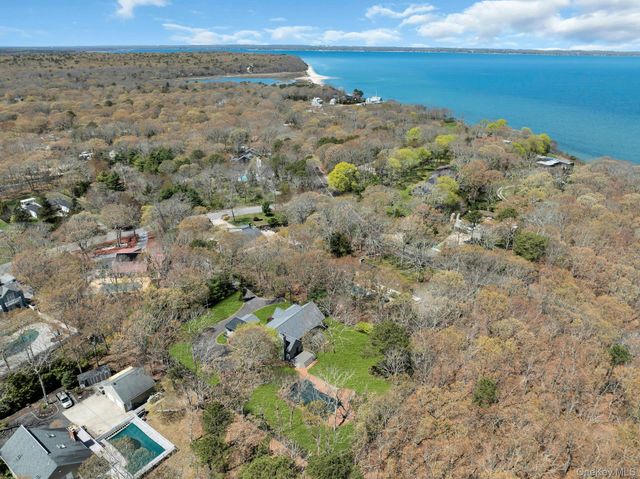 3 Quail Run, Hampton Bays, NY 11946