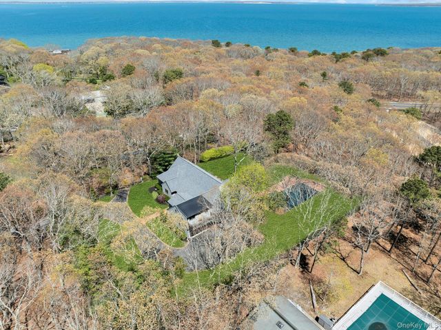 3 Quail Run, Hampton Bays, NY 11946