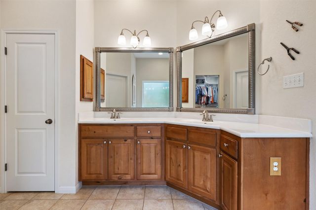 236 Pony Express DR, Smithville, TX 78957