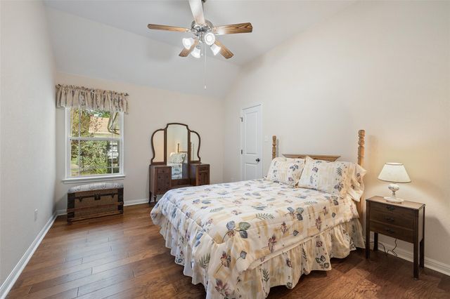 236 Pony Express DR, Smithville, TX 78957