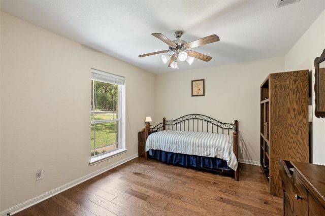 236 Pony Express DR, Smithville, TX 78957