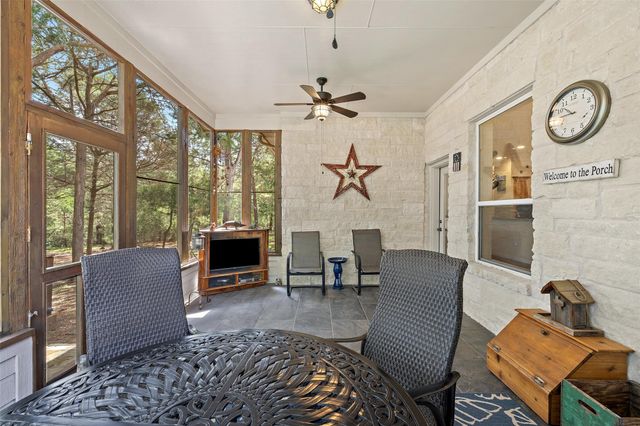 236 Pony Express DR, Smithville, TX 78957