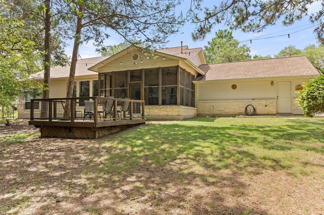 236 Pony Express DR, Smithville, TX 78957