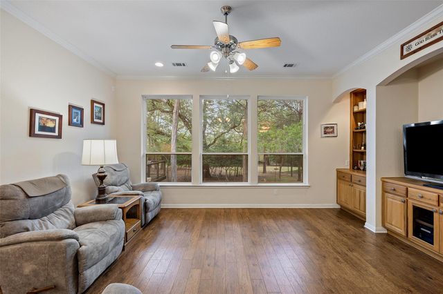 236 Pony Express DR, Smithville, TX 78957