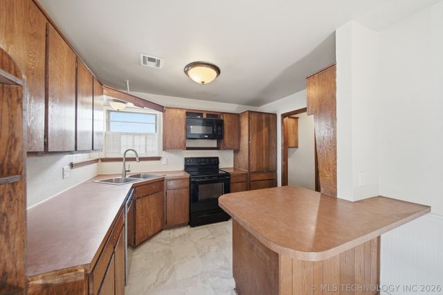 2304 N Dogwood Street, Owasso, OK 74055