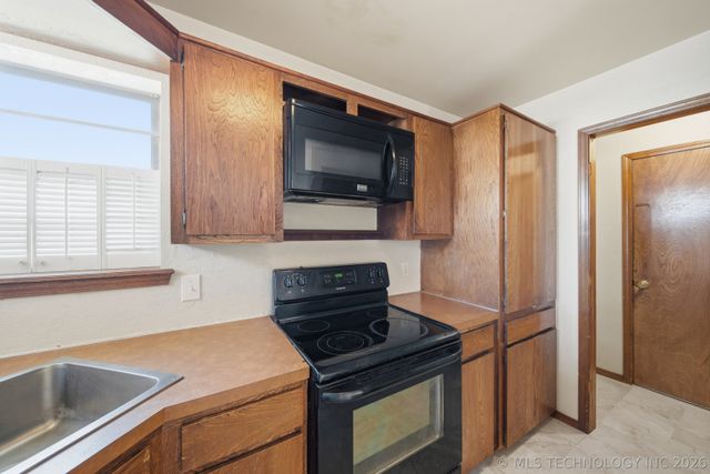 2304 N Dogwood Street, Owasso, OK 74055