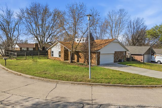 2304 N Dogwood Street, Owasso, OK 74055