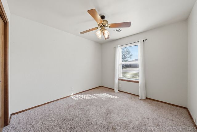 2304 N Dogwood Street, Owasso, OK 74055