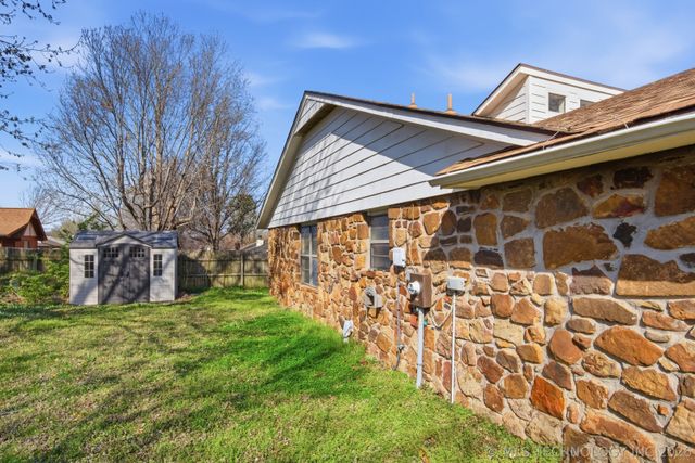 2304 N Dogwood Street, Owasso, OK 74055