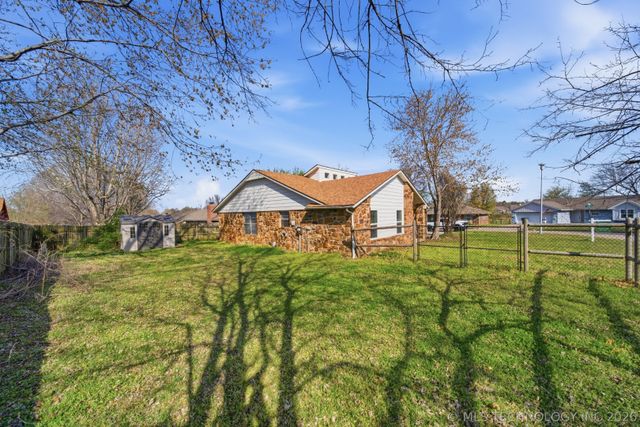 2304 N Dogwood Street, Owasso, OK 74055