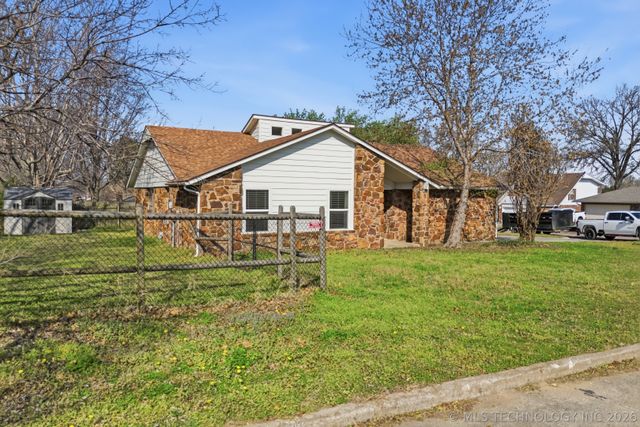 2304 N Dogwood Street, Owasso, OK 74055