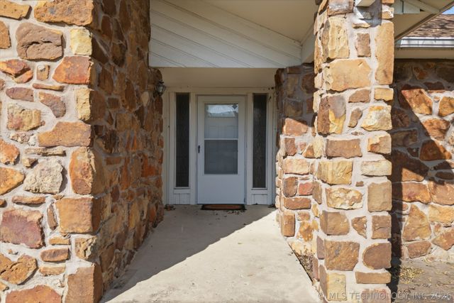 2304 N Dogwood Street, Owasso, OK 74055